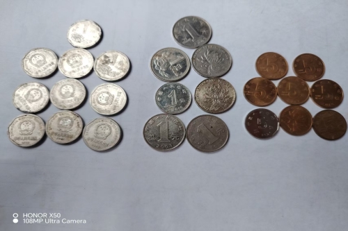 一位来自广西省南宁市的曾老师，有一些藏品和很好的老物件，急需找到爱好的收藏家，有意者请联系我。目前藏友老师比较着急，只要您是真心诚意想要收藏，一切好商量。