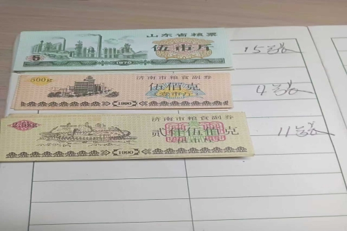 一位来自北京市朝阳区的郝老师，有一些藏品和很好的老物件，急需找到爱好的收藏家，有意者请联系我。目前藏友老师比较着急，只要您是真心诚意想要收藏，一切好商量。