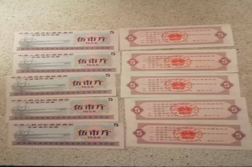 一位来自黑龙江省哈尔滨市的佟老师，有一些藏品和很好的老物件，急需找到爱好的收藏家，有意者请联系我。目前藏友老师比较着急，只要您是真心诚意想要收藏，一切好商量。