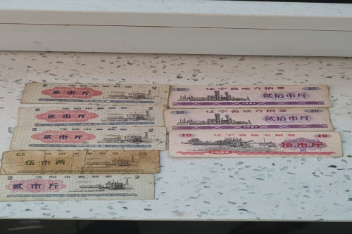 一位来住辽宁省沈阳市的隋老师，有一些藏品和老物件，急需出手，有意者联系，价格好商量。