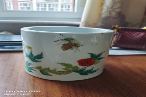 一位来自内蒙古锡林浩特市的萨老师，有一些藏品和老物件，急需出手，有意者联系，价格好商量。