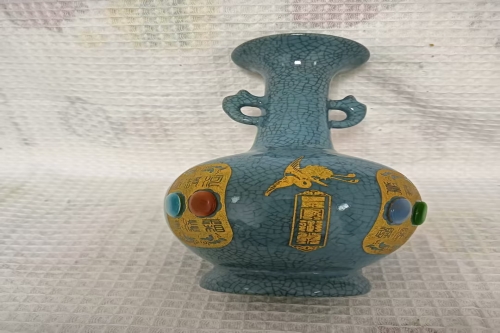 一位来自河北省秦皇岛北戴河新区的张老师，有一些藏品和很好的老物件，急需找到爱好的收藏家，有意者请联系我。目前藏友老师比较着急，只要您是真心诚意想要收藏，一切好商量。