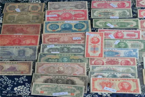 一位来自上海市崇明区的李老师，有一些藏品和很好的老物件，急需找到爱好的收藏家，有意者请联系我。目前藏友老师比较着急，只要您是真心诚意想要收藏，一切好商量。