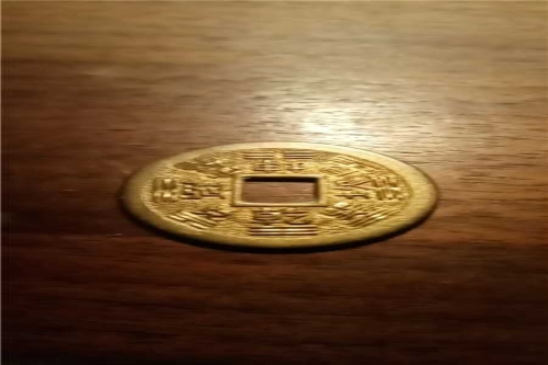 一位来自褔建省褔卅市的黄老师，有一些藏品和很好的老物件，急需找到爱好的收藏家，有意者请联系我。目前藏友老师比较着急，只要您是真心诚意想要收藏，一切好商量。