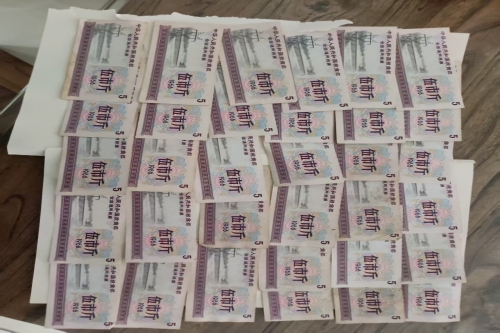 一位来山东省淄博市的赵老师，有一些藏品和很好的老物件，急需找到爱好的收藏家，有意者请联系我。目前藏友老师比较着急，只要您是真心诚意想要收藏，一切好商量。