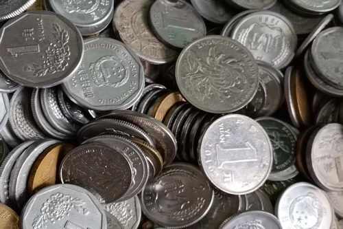 一位来自四川省成都市的樊老师，有一些藏品和很好的老物件，急需找到爱好的收藏家，有意者请联系我。目前藏友老师比较着急，只要您是真心诚意想要收藏，一切好商量。