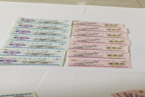 一位来自辽宁省沈阳市的张老师，有一些藏品和很好的老物件，急需找到爱好的收藏家，有意者请联系我。目前藏友老师比较着急，只要您是真心诚意想要收藏，一切好商量。