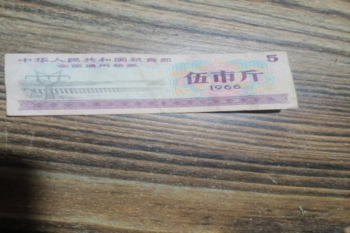 一位来自陕西省延安市的尚老师，有一些藏品和很好的老物件，急需找到爱好的收藏家，有意者请联系我。目前藏友老师比较着急，只要您是真心诚意想要收藏，一切好商量。