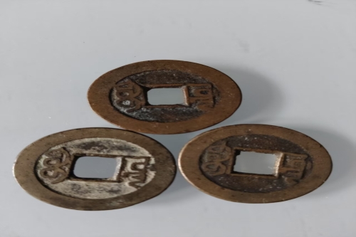 一位来自湖北省武汉市的万老师，有一些藏品和很好的老物件，急需找到爱好的收藏家，有意者请联系我。目前藏友老师比较着急，只要您是真心诚意想要收藏，一切好商量。