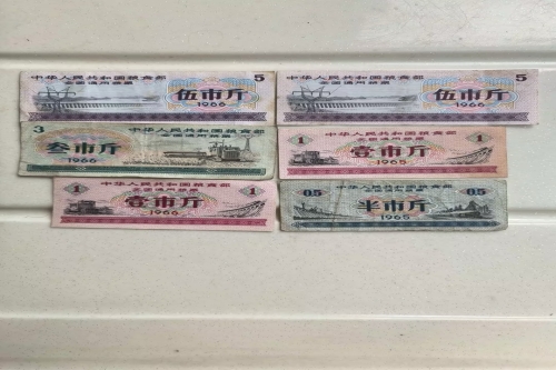 一位来自浙江省宁波市的蔡老师，有一些藏品和很好的老物件，急需找到爱好的收藏家，有意者请联系我。目前藏友老师比较着急，只要您是真心诚意想要收藏，一切好商量。