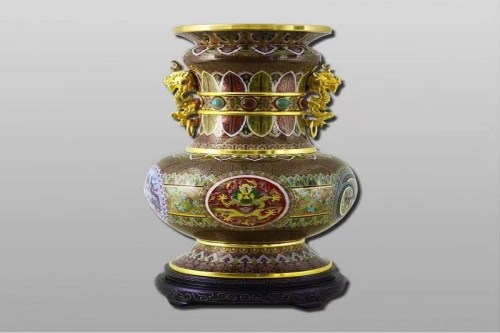 一位来自甘肃省白银市的张老师，有一些藏品和很好的老物件，急需找到爱好的收藏家，有意者请联系我。目前藏友老师比较着急，只要您是真心诚意想要收藏，一切好商量。