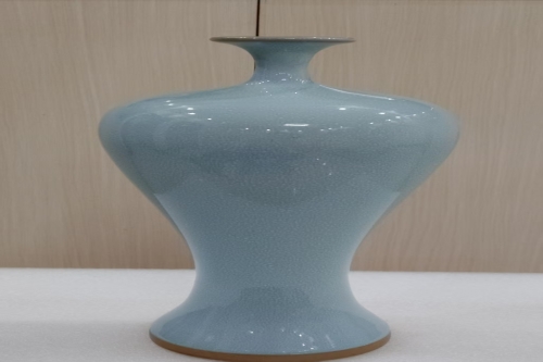 一位来住湖南永州市的陈老师，有一些藏品和老物件，急需出手，有意者联系，价格好商量。👍