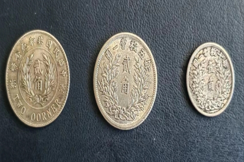 一位来自沈阳市皇姑区的薛老师，有一些藏品和很好的老物件，急需找到爱好的收藏家，有意者请联系我。目前藏友老师比较着急，只要您是真心诚意想要收藏，一切好商量。