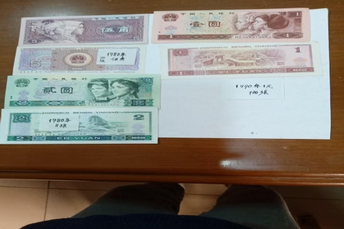 一位来自广东省肇庆的方老师，有一些藏品和很好的老物件，急需找到爱好的收藏家，有意者请联系我。目前藏友老师比较着急，只要您是真心诚意想要收藏，一切好商量。