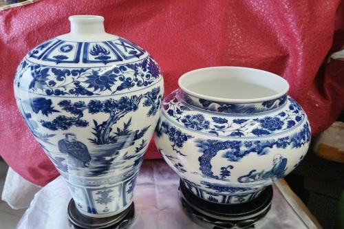 一位来自内蒙古自治区赤峰市的邢老师，有一些藏品和很好的老物件，急需找到爱好的收藏家，有意者请联系我。目前藏友老师比较着急，只要您是真心诚意想要收藏，一切好商量。