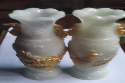 一位来自四川省阆中市的宋老师，有一些藏品和很好的老物件，急需找到爱好的收藏家，有意者请联系我。目前藏友老师比较着急，只要您是真心诚意想要收藏，一切好商量。