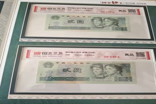 一位来住湖北省武汉市的万老师，有一些藏品和老物件，急需出手，有意者联系，价格好商量。