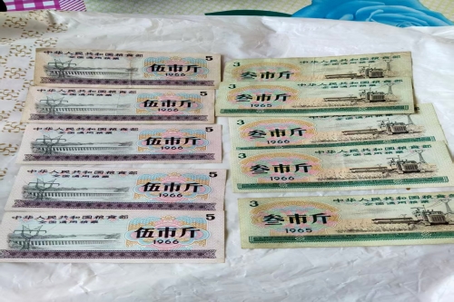 一位来自吉林的金老师，有一些藏品和很好的老物件，急需找到爱好的收藏家，有意者请联系我。目前藏友老师比较着急，只要您是真心诚意想要收藏，一切好商量。