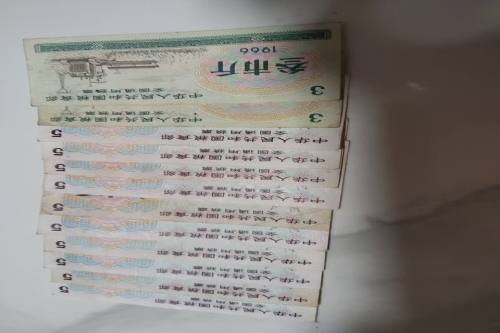 一位来自河北省廊坊市的王老师，有一些藏品和老物件，急需出手，有意者联系，价格好商量。