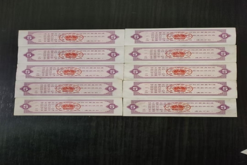 一位来自河南省信阳市的黄老师，有一些藏品和很好的老物件，急需找到爱好的收藏家，有意者请联系我。目前藏友老师比较着急，只要您是真心诚意想要收藏，一切好商量。