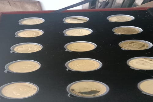 一位来自福建夏门思明区的孙老师，有一些藏品和很好的老物件，急需找到爱好的收藏家，有意者请联系我。目前藏友老师比较着急，只要您是真心诚意想要收藏，一切好商量。
