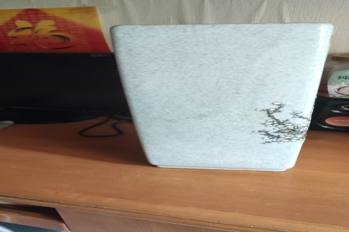 一位来自杭州市上城区的俞老师，有一些藏品和很好的老物件，急需找到爱好的收藏家，有意者请联系我。目前藏友老师比较着急，只要您是真心诚意想要收藏，一切好商量。