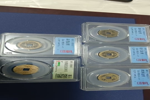 一位来自山东省东营市的董老师，有一些藏品和很好的老物件，急需找到爱好的收藏家，有意者请联系我。目前藏友老师比较着急，只要您是真心诚意想要收藏，一切好商量。