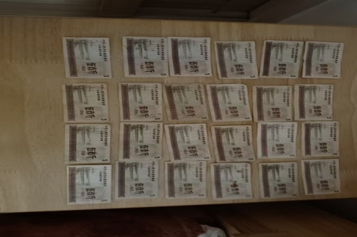 一位来自福建省三明市的戴老师，有一些藏品和老物件，急需出手，有意者联系，价格好商量。