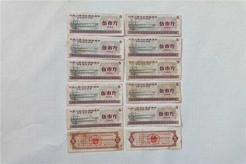 一位来自湖北省荆门市的黄老师，有一些藏品和很好的老物件，急需找到爱好的收藏家，有意者请联系我。目前藏友老师比较着急，只要您是真心诚意想要收藏，一切好商量。